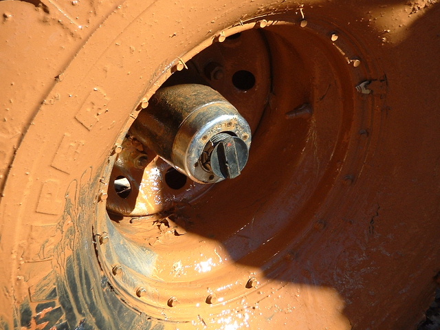78hdbronco's hub after snapping the stub shaft.