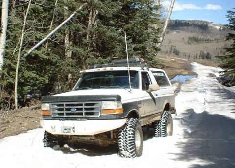 1993 Ford Bronco - Deep snow!