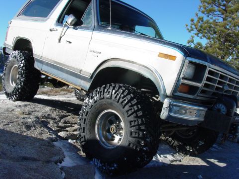 1986 Ford Bronco - This 1986 Ford Bronco is equipped with large off-road tires, ready to tackle challenging rocky terrain.