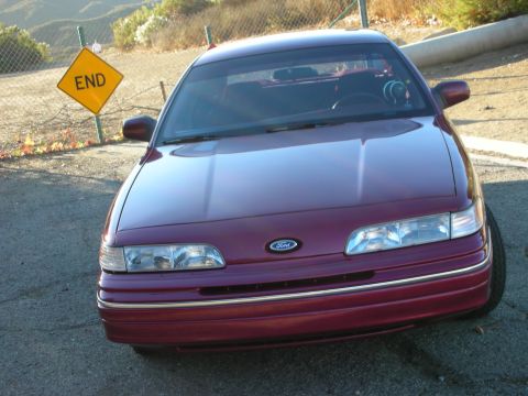 1992 Ford Crown Victoria - This 1992 Ford Crown Victoria is seen from the front, with a distinctive "END" road sign in the background.