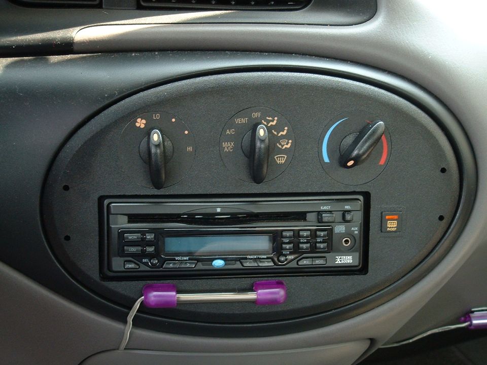 Oval dash center stack with rotary climate knobs and CD radio