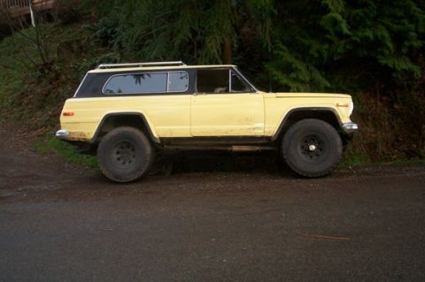 1974 Ford F-100 - A yellow Jeep Cherokee SJ from the 1970s is shown from the side, modified with off-road tires.