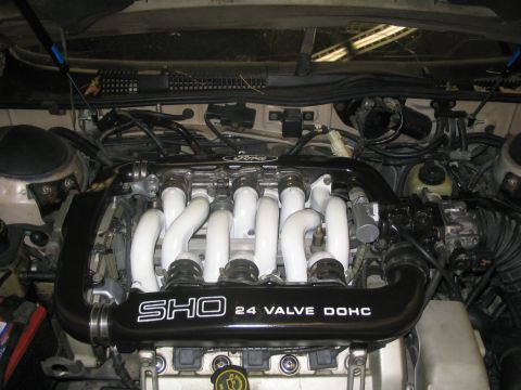 1991 Ford Taurus - Close-up of a Ford SHO engine, highlighting the 24-valve DOHC configuration.
