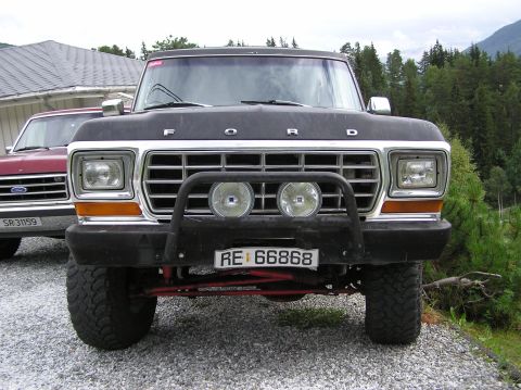 1978 Ford Bronco - This 1978 Ford Bronco features a prominent bull bar with dual off-road lights and a distinctive grille.