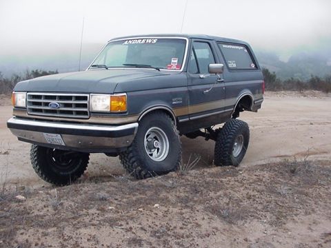 1988 Ford Bronco - This lifted Ford Bronco appears to be from the late 1980s, not a 1988 model.