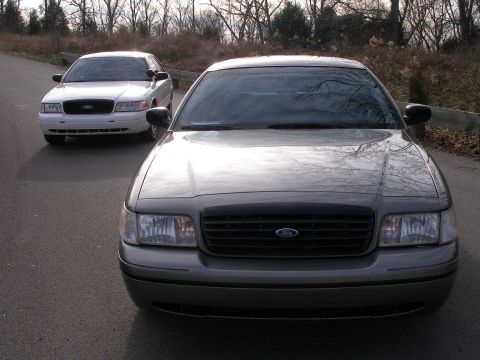 2001 Ford Crown Victoria - Both Vics recently had Klasse AIO and Glaze applied.