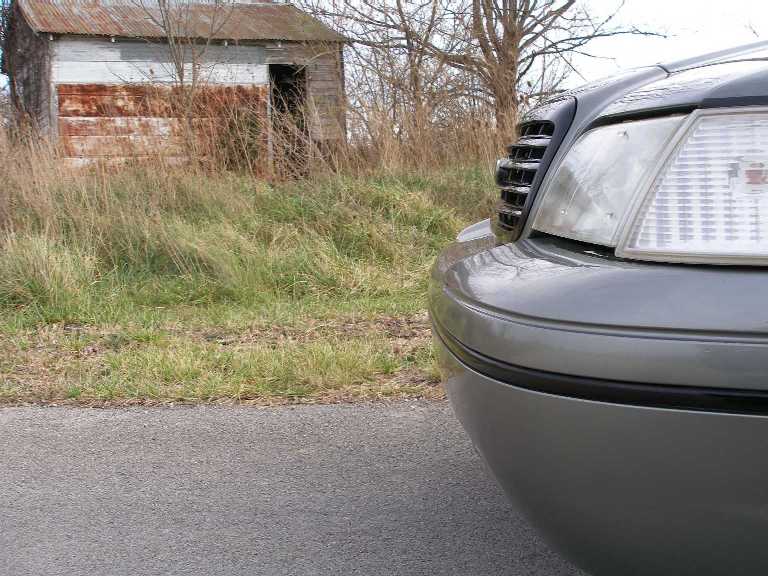 Gray 2001 Ford Crown Victoria front corner with grille and headlight visible