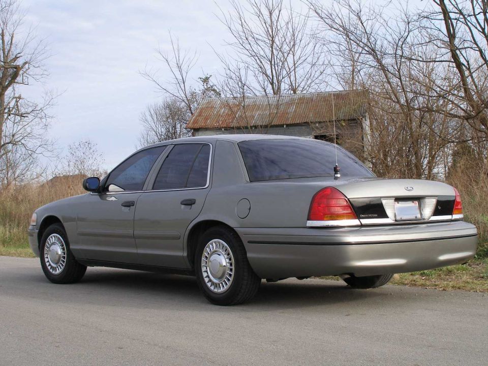 2001 Ford Crown Victoria, rear 3/4 view, gray paint, parked on asphalt
