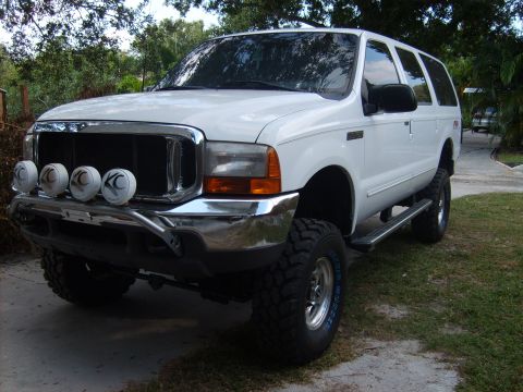 2000 Ford Excursion photo