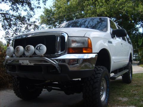 2000 Ford Excursion photo