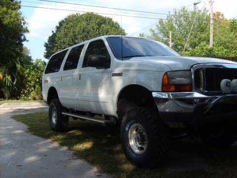 2000 Ford Excursion photo