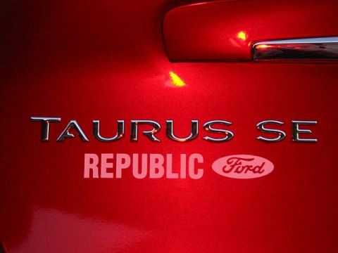 2000 Ford Taurus photo