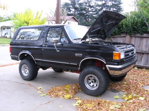 1989 Ford Bronco - Ready for surgery. FYI this is no where a complete rebuild how-to just documenting my experience.