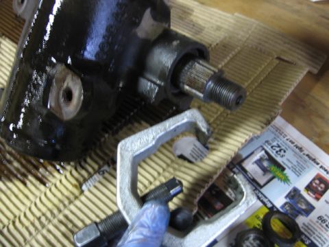 1989 Ford Bronco - Use a pit arm puller. You can get one from AutoZone.