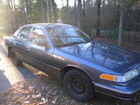 1991 Ford LTD Crown Victoria - This 1991 Ford Crown Victoria LTD is seen from a 3q front angle, parked outdoors.