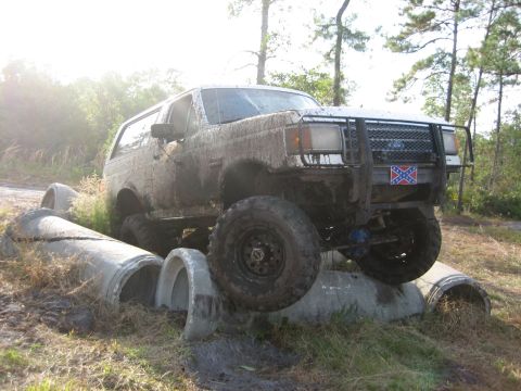 1989 Ford Bronco - This heavily muddied Ford Bronco navigates an obstacle course of concrete pipes.