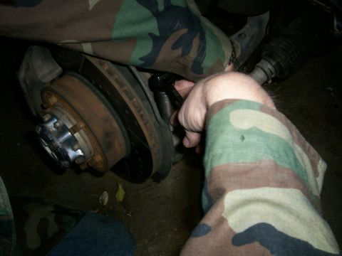 1993 Ford Bronco - Loosening tie rod castle nut
