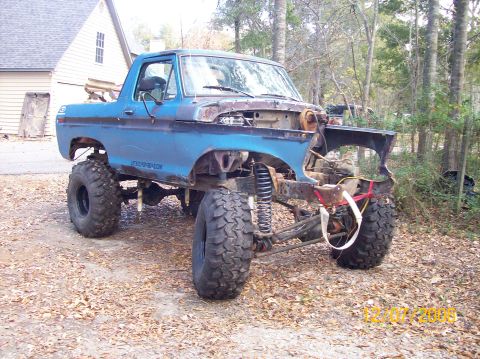 1978 Ford Bronco - This blue 1978 Ford Bronco is undergoing a project, a lifted suspension and its front clip removed.