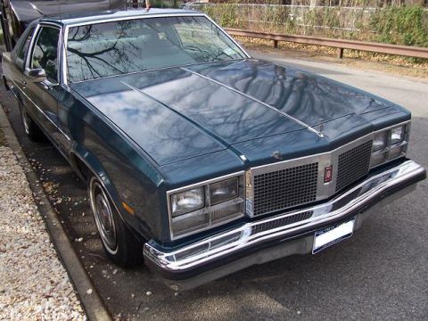 1999 Ford Crown Victoria - This Oldsmobile Cutlass Supreme has a distinctive grille and chrome bumper details.