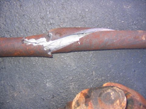 1979 Ford Bronco - I didn't know metal could break like that without seperating....