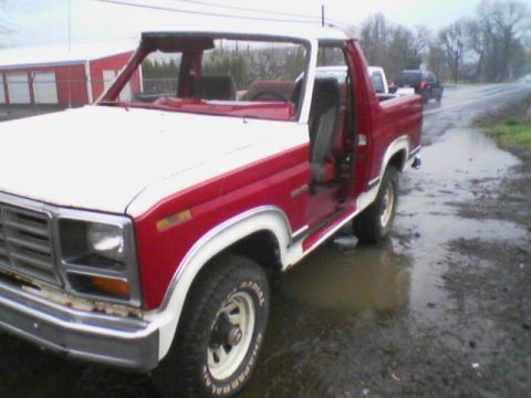 1984 Ford Bronco - no doors or glass