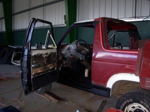 1984 Ford Bronco - kinda ugly at this point