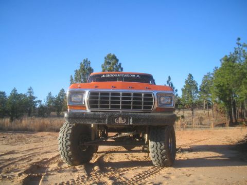 1979 Ford Bronco - This lifted 1979 Ford Bronco is shown from the front in a sandy, outdoor setting.