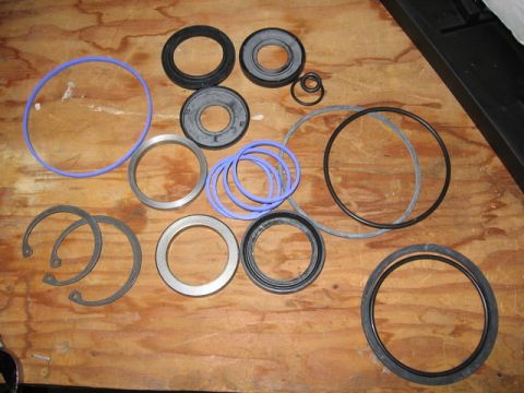 1989 Ford Bronco - Here is a shot of the seals from AutoZone. They were PowerCraft brand I think.