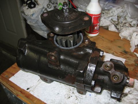 1989 Ford Bronco - Installing the sector shaft. Lube the gears with a little clean power steering fluid to easy this assembly.