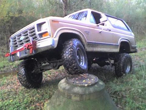 1983 Ford Bronco - A little flex after my new Dick Cepek Lift.