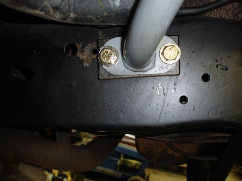 1996 Ford Bronco - A close-up view of a vehicle's undercarriage shows a gray bar attached to the frame.