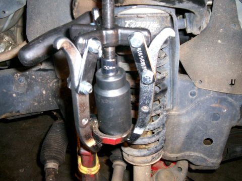 1993 Ford Bronco - Setting up 3-jaw puller to press out upper bj from knuckle