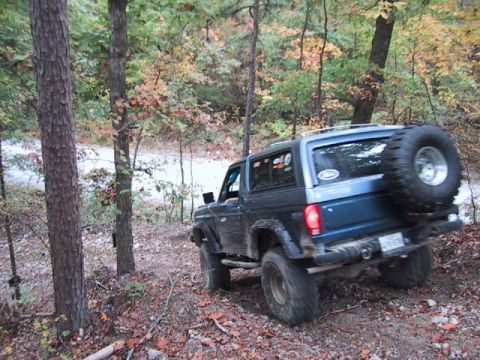 1995 Ford Bronco - Alex going down a very steep hill