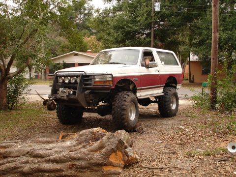 1989 Ford Bronco - This lifted 1989 Ford Bronco features a custom brush guard and winch, ready for off-road adventures.