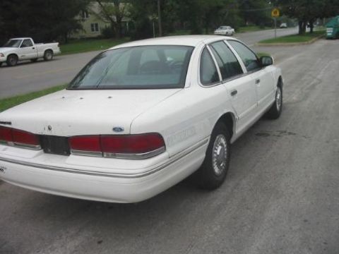 1996 Ford Crown Victoria photo