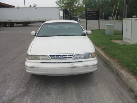 1996 Ford Crown Victoria photo