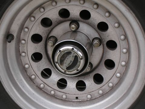 1990 Ford Bronco - new Warn hubs installed. Junk yard take offs --I love 1/2 price day.