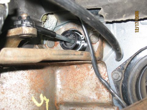 1994 Ford Bronco - Detail of the mechanical linkage connecting the gear shifter to the transmission.