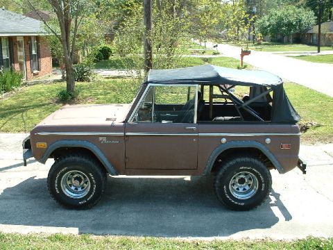 1995 Ford Bronco - Side view of a classic Ford Bronco, likely from the mid-1970s.