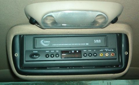 2000 Ford Excursion - This VCR unit has Visteon branding and various input/output ports.