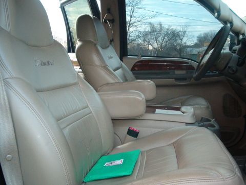 2000 Ford Excursion photo