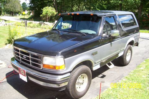 1995 Ford Bronco - This Ford Bronco has a two-tone paint scheme with a black top and silver lower body.