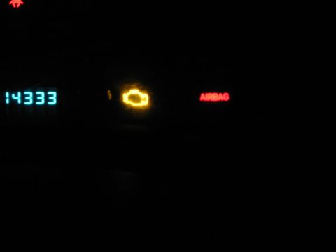 2000 Jeep Cherokee - The dashboard displays illuminated check engine and airbag warning lights, alongside an odometer reading of 14333.
