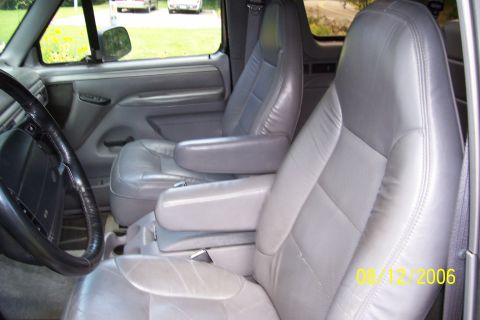 1995 Ford Bronco - Interior view of a vehicle's front seats and dashboard area, with a date stamp of 08/12/2006.