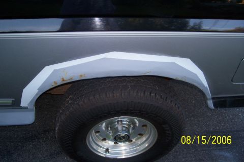 1995 Ford Bronco - The rear wheel well of a 1995 Ford Bronco shows rust and recent bodywork.
