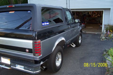 1995 Ford Bronco - This Ford Bronco is seen from the rear quarter angle in front of a garage.