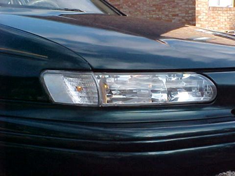 1995 Ford Taurus - Clear Corners with White bulbs.