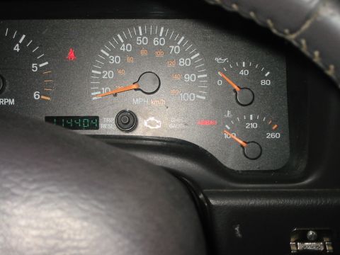 2000 Jeep Cherokee - The odometer on this 2000 Jeep Cherokee reads 114,404 miles.