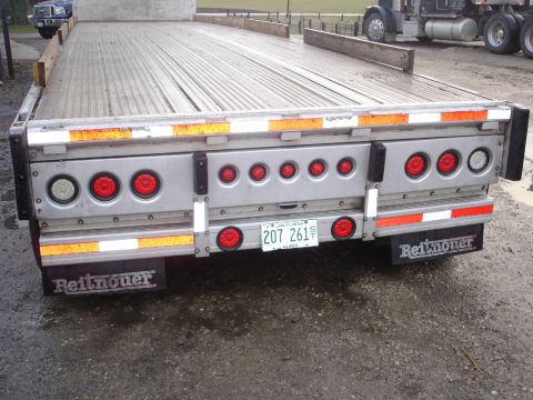 2006 Ford F-350 - The rear of a trailer is shown with multiple lights and reflectors.