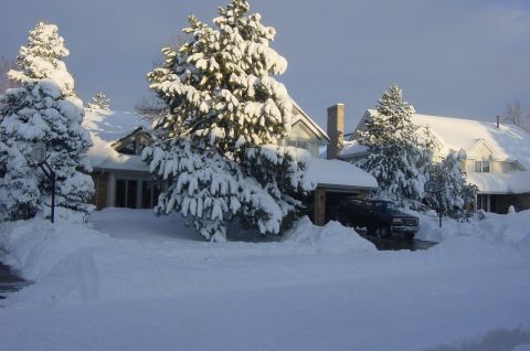 1996 Ford Bronco - There is snow everywhere.